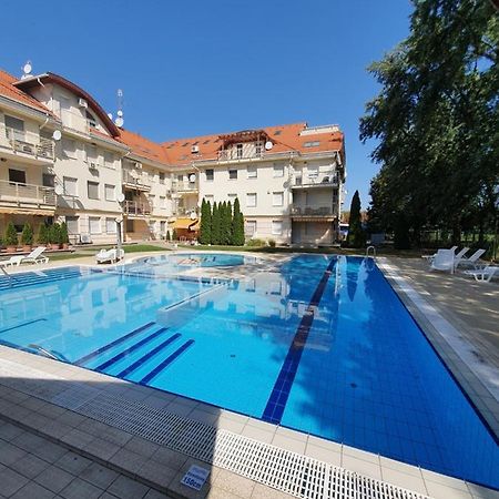 Relax Wellness Manzard Hajduszoboszlo Apartment Exterior photo