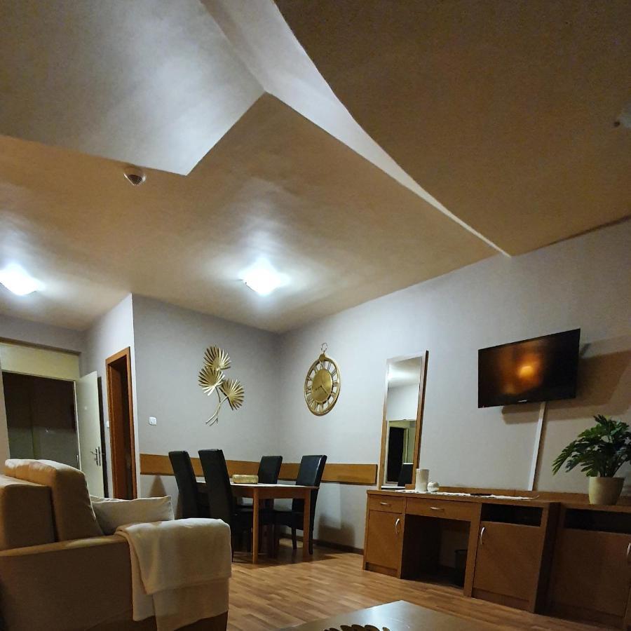 Relax Wellness Manzard Hajduszoboszlo Apartment Exterior photo