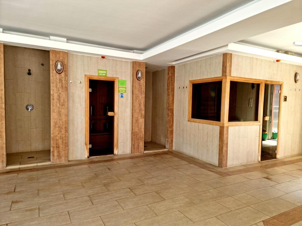 Relax Wellness Manzard Hajduszoboszlo Apartment Exterior photo
