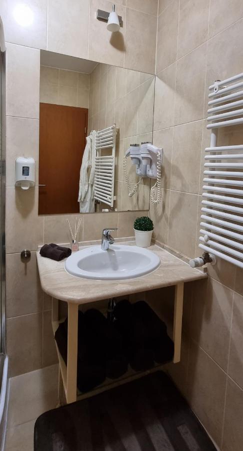 Relax Wellness Manzard Hajduszoboszlo Apartment Exterior photo