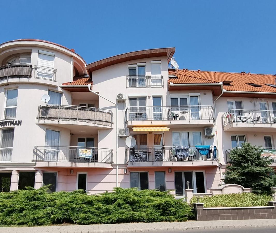 Relax Wellness Manzard Hajduszoboszlo Apartment Exterior photo