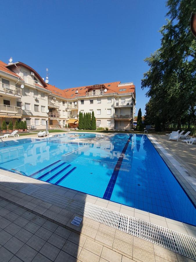 Relax Wellness Manzard Hajduszoboszlo Apartment Exterior photo