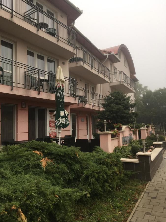 Relax Wellness Manzard Hajduszoboszlo Apartment Exterior photo