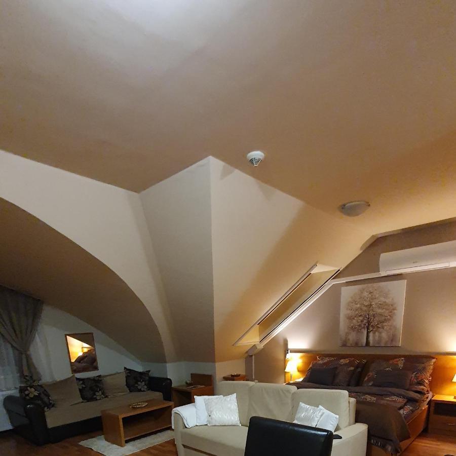 Relax Wellness Manzard Hajduszoboszlo Apartment Exterior photo